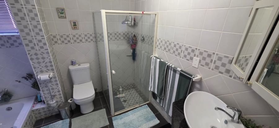 5 Bedroom Property for Sale in Wilkoppies North West